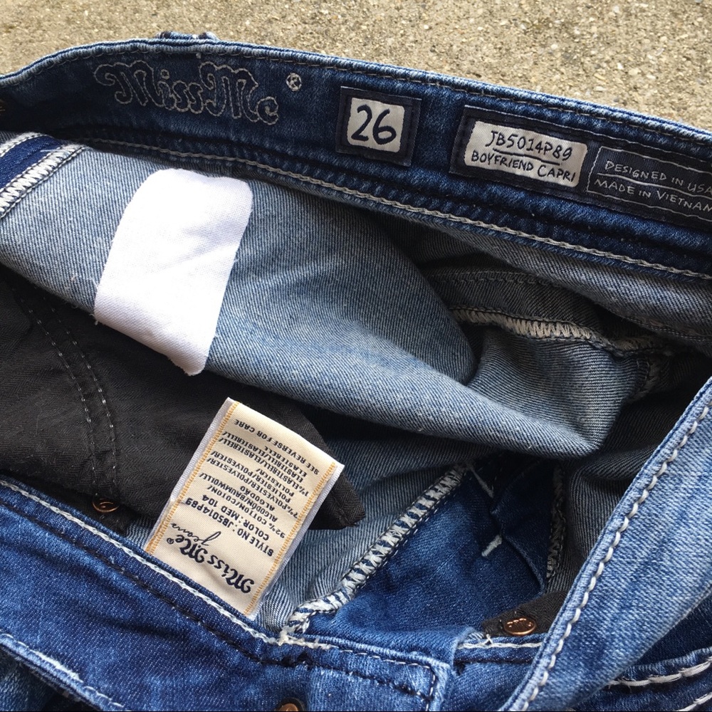 Miss Me Distressed Boyfriend Capri Jeans Size 26 - Picture 6 of 7